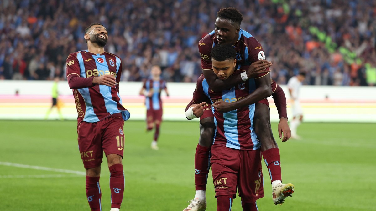 Okan Buruk'a Yönetici İsyanı: Galatasaray'da 4-0 Sonrası Neler Oldu?