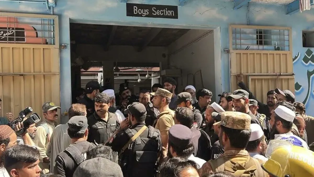 Pakistan Peşaver'de okul çatısı çöktü: Afridi Abad'da öğrenciler sınıftayken enkaz altında kalanların bilanços