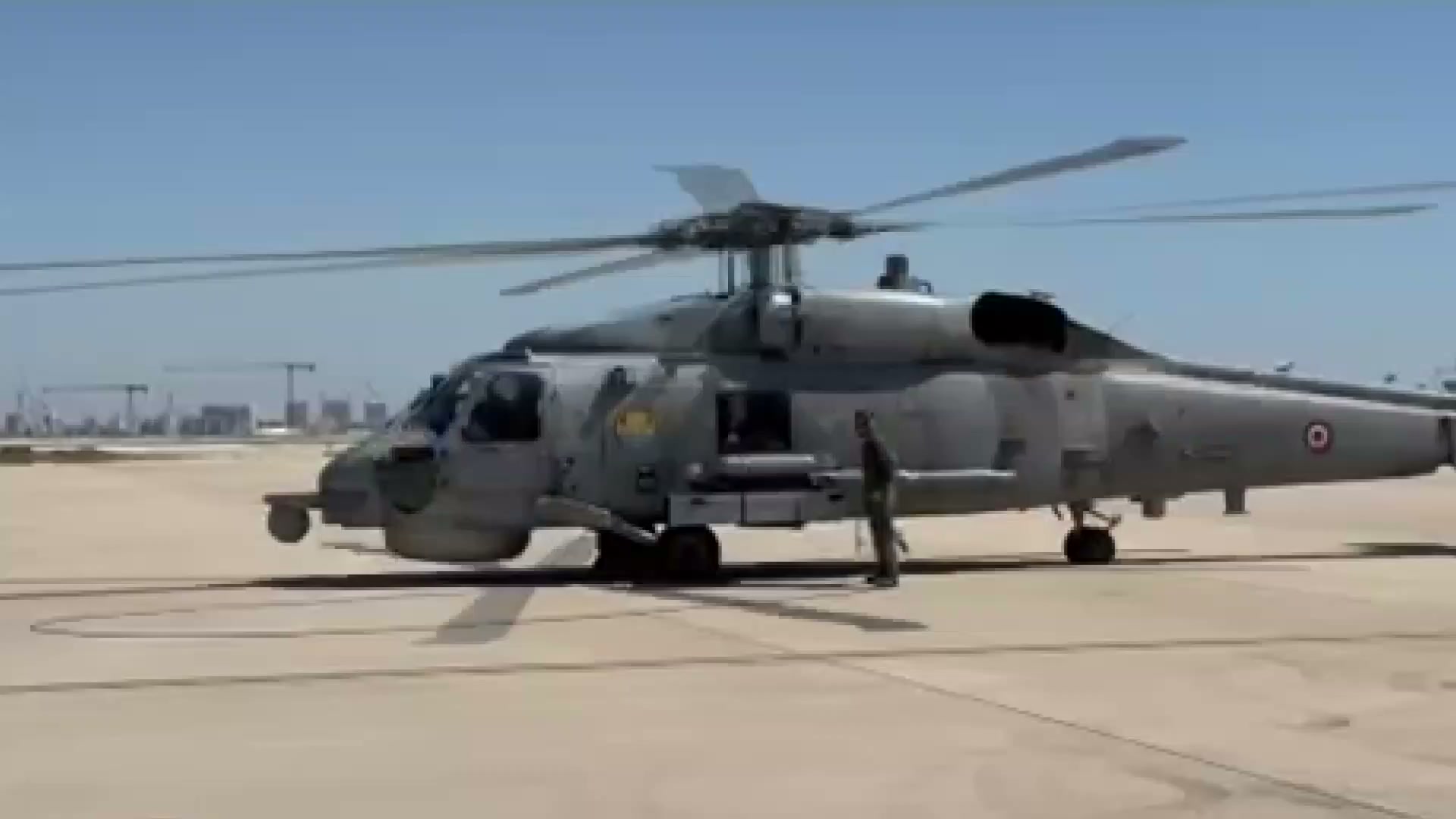 Atışların yapıldığı S-70B Seahawk helikopteri Antalya'da pistte
