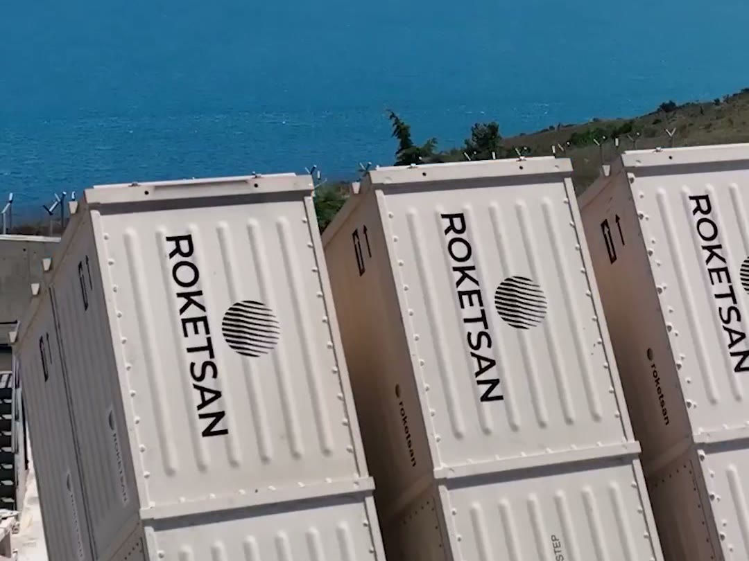 Roketsan SİPER füze kanisterleri deniz kıyısındaki bataryada