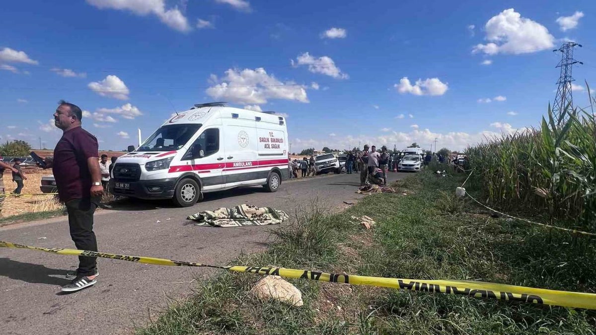 Şanlıurfa Akçakale'de 15 ve 16 yaşındaki iki genç motosikletle gezmeye çıktı; Pekmezli'de yolları bir traktörü