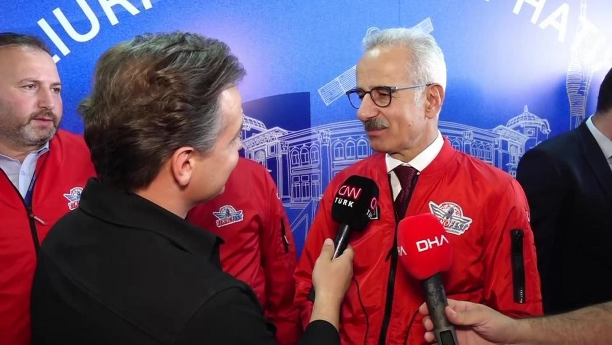 Şanlıurfa GAP Havalimanı 1 milyonu aşkın yolcuyu geride bıraktı; Abdulkadir Uraloğlu TEKNOFEST alanında havali