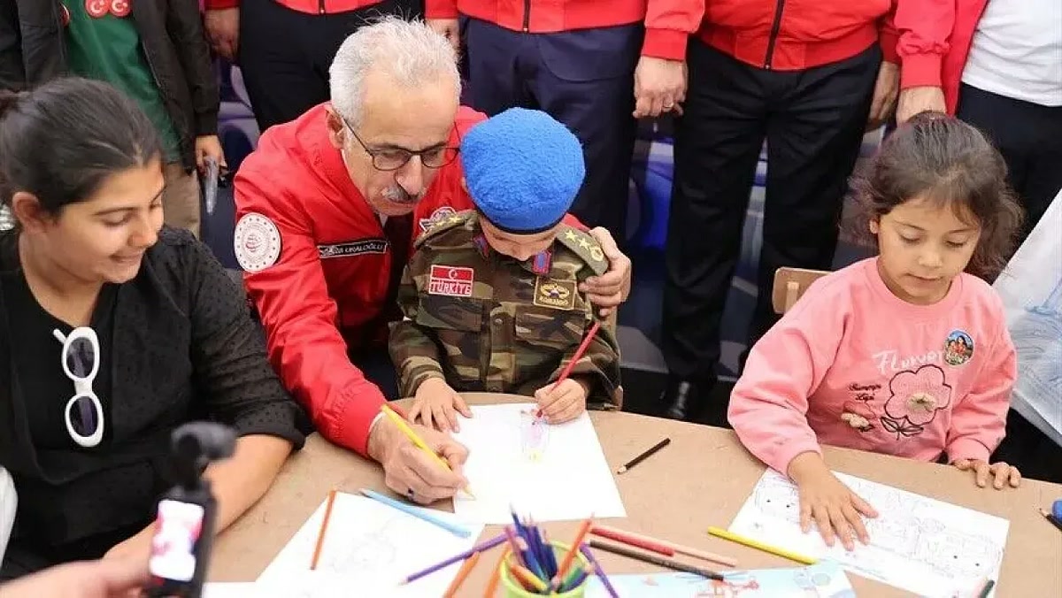 Şanlıurfa GAP Havalimanı 1 milyonu aşkın yolcuyu geride bıraktı; Abdulkadir Uraloğlu TEKNOFEST alanında havali