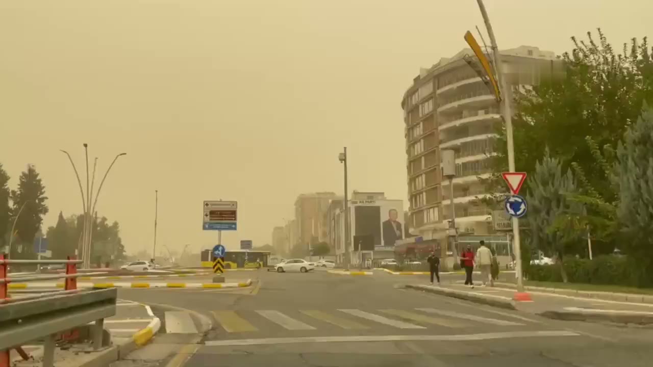 Şanlıurfa'da toz taşınımı nedeniyle kararan cadde