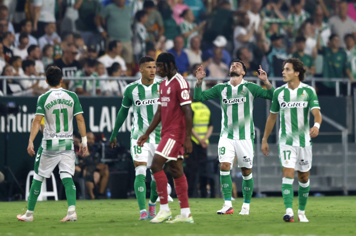 Sevilla'da Betis'in sahası kırmızı kartla cehenneme döndü: Barcelona'nın serisi nereye kadar uzayacak?