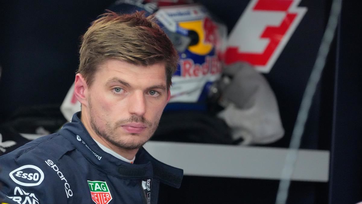 Singapur'da Verstappen hem sprinti hem pole'u cebe attı, bugün 15.00'teki yarışta peşindeki Ferrari'nin farkı 