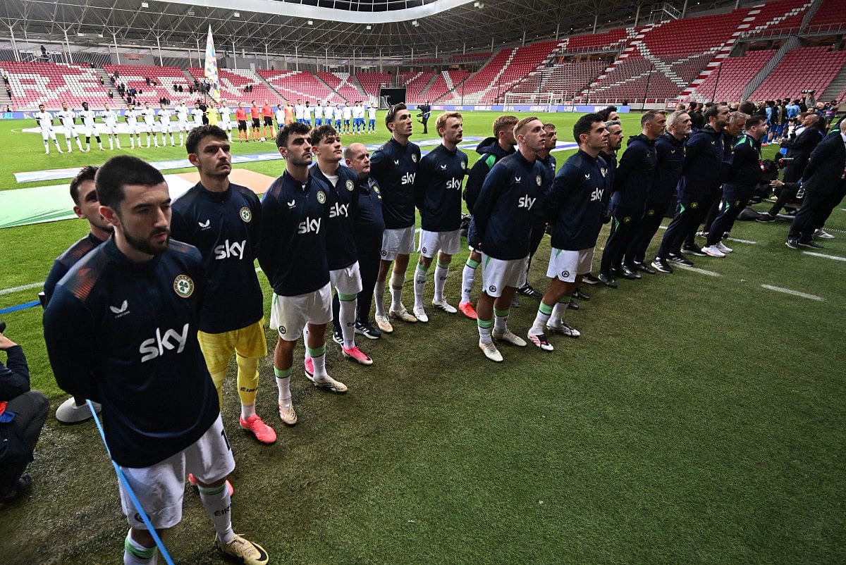 Sırbistan'da İrlanda-İsrail maçında İrlandalı futbolcular İsrail'i yine protesto etti: ilk maç 3-0 bitmişti, b