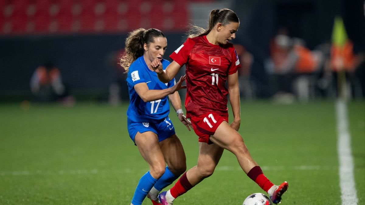 Slovenya'da A Milli Kadın Futbol Takımı, Dünya Kupası elemeleri rövanşında 3-3'ün ardından 28. dakikada öyle b