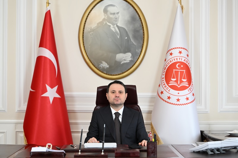 GÖVDE — Adalet Bakanı Akın Gürlek'in T.C. Adalet Bakanlığı'nın resmi sitesinden alınan makam portresi.
