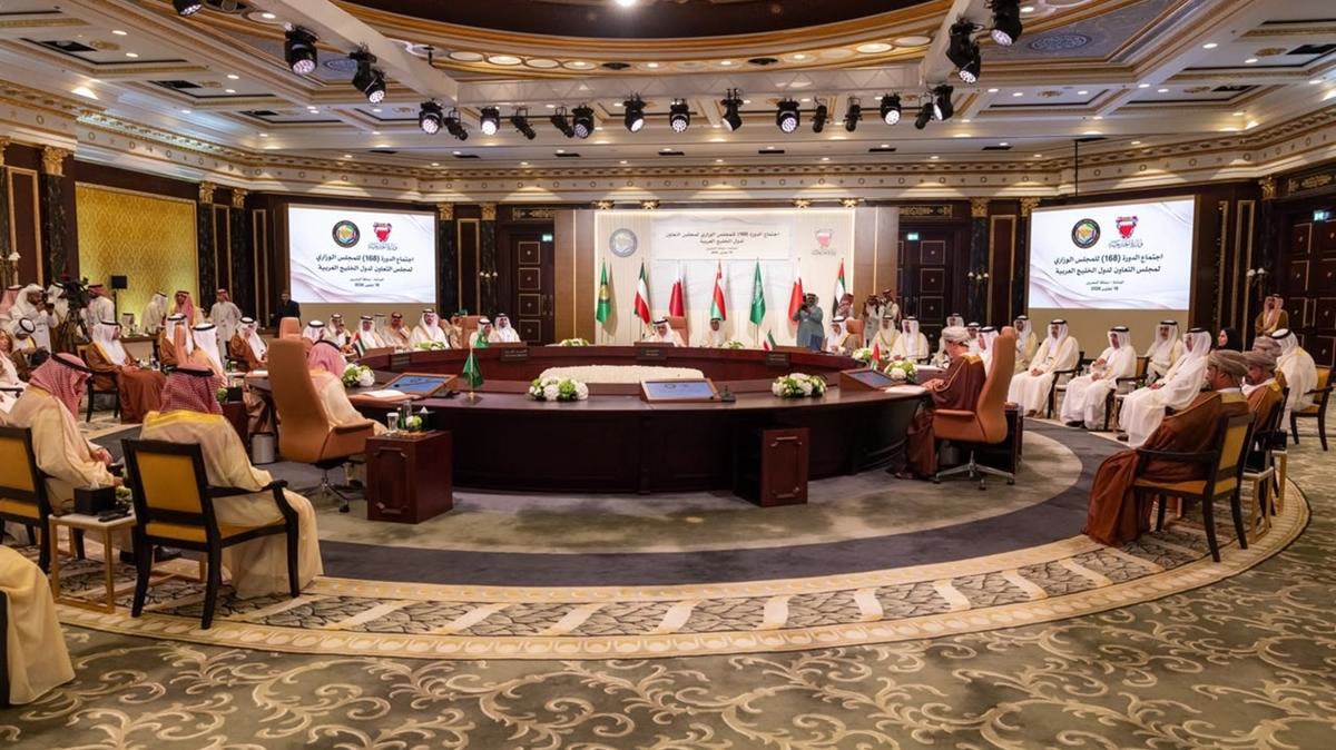 Suudi Arabistan'da Yemen sınırındaki eve roket düştü: Riyad'ın alarm zilleri aynı gün neden art arda çaldı?