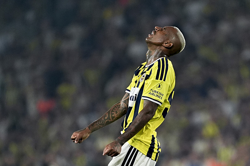 Anderson Talisca, Fenerbahçe formasıyla gol sevinci yaşarken