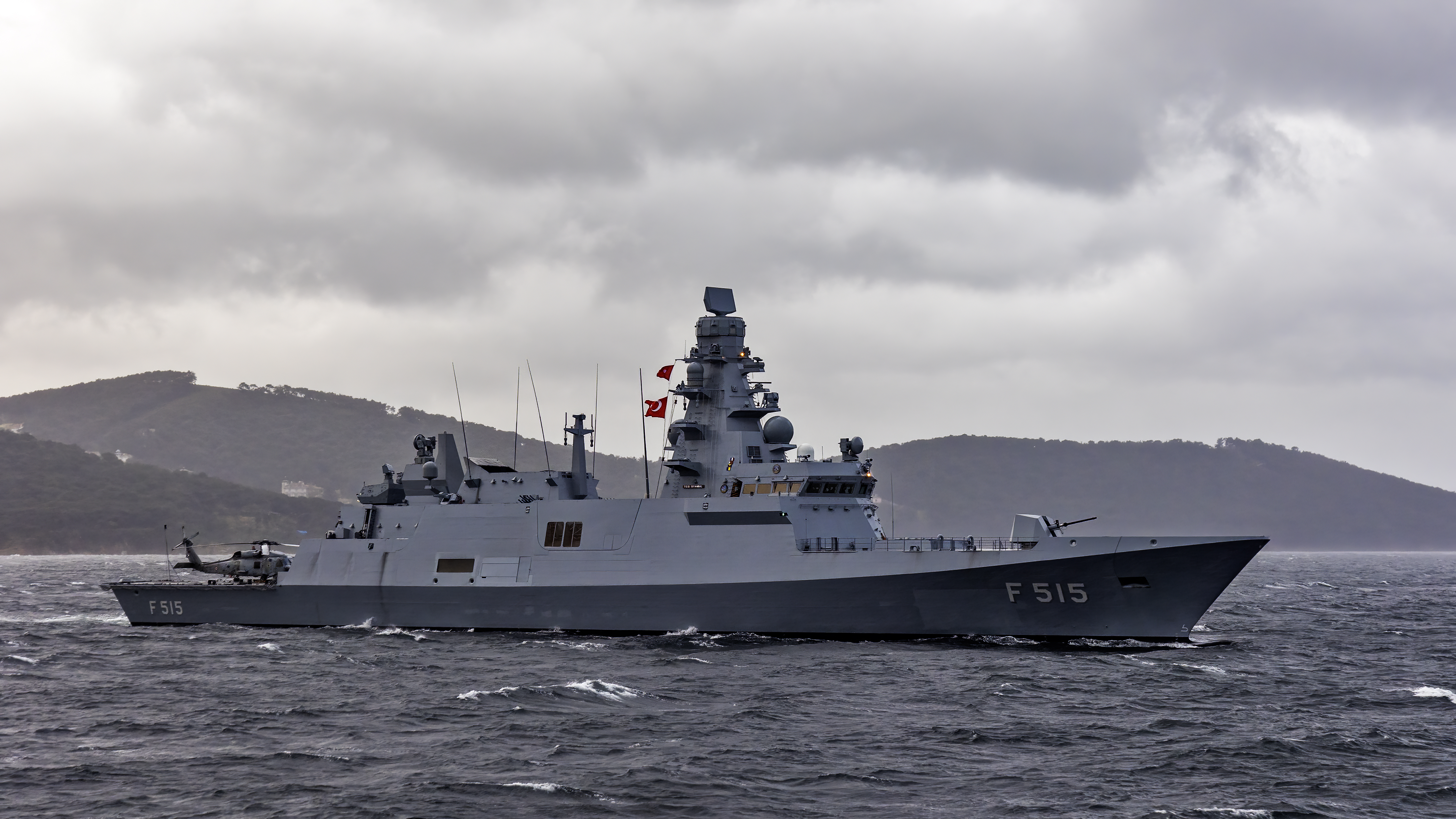 Sınıfın ilk gemisi TCG İstanbul (F-515) seyirde (STM)