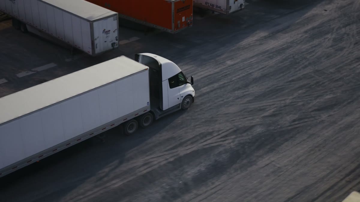 Tesla Semi yolda