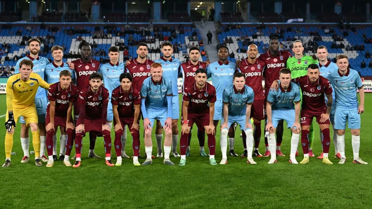 Trabzon'da Trabzonspor-Drogheda United hazırlık maçında 86. dakikada Papara Park'ta öyle bir şey oldu ki