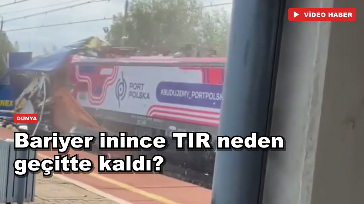 Bariyerin arasında kalan TIR'ı yolcu treni ikiye böldü