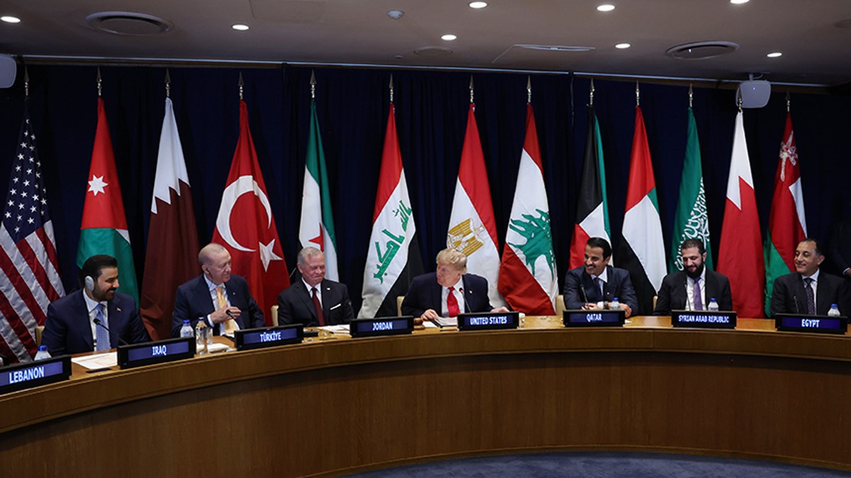 Trump New York'ta kürsüye çıkıp Erdoğan'ı işaret etti, ağzından çıkanlar salonu inletti: Peki Trump Erdoğan için ne dedi?