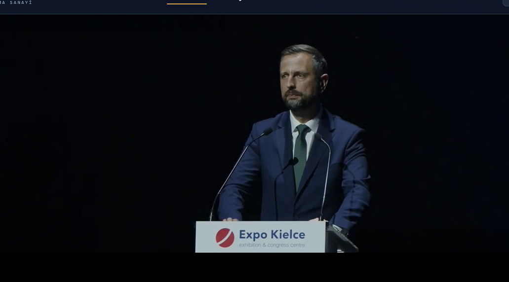 Kosiniak-Kamysz MSPO 2026 fuarında kürsüde