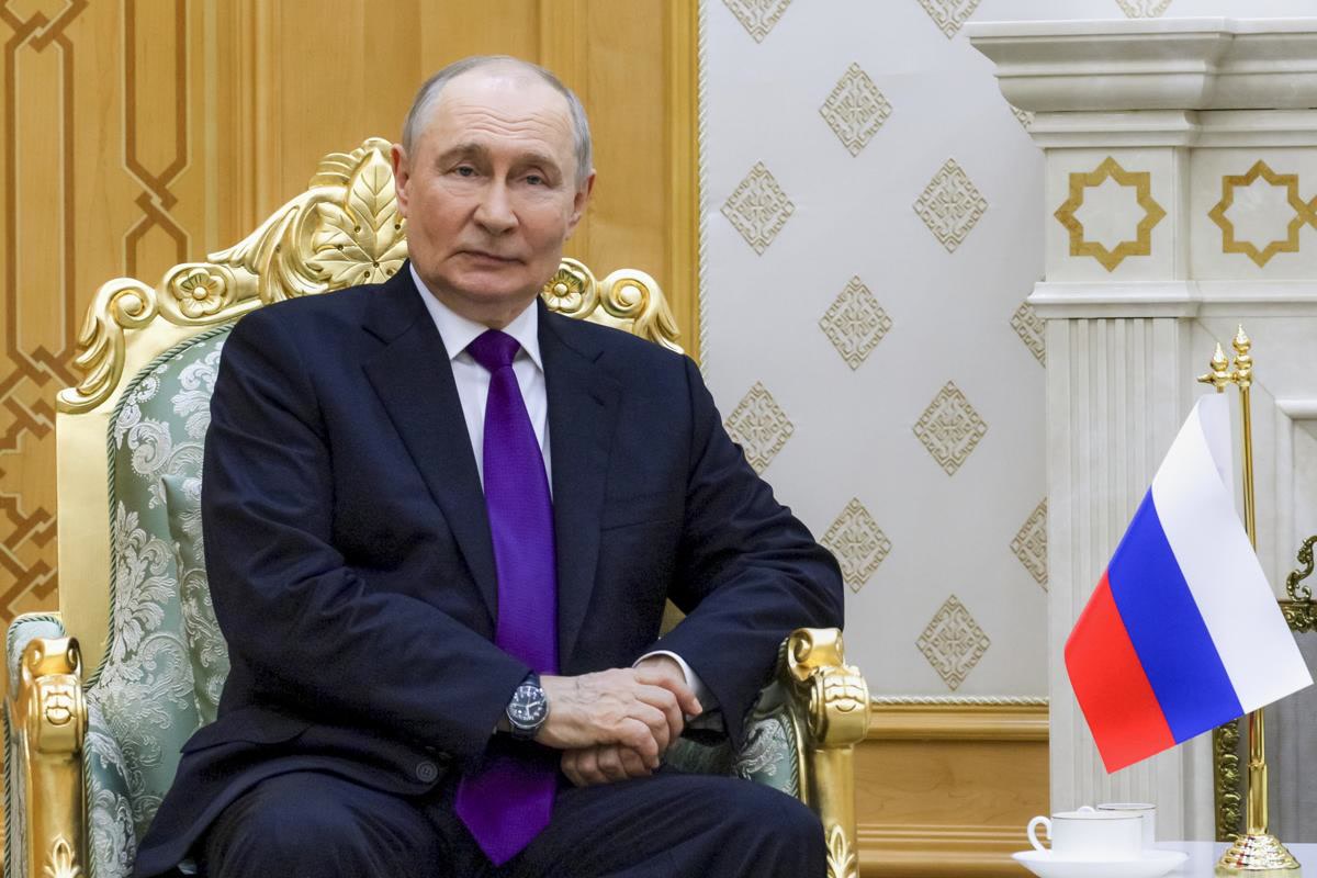 Türkmenistan'da Putin, Pezeşkiyan'la Avaza'da yüz yüze geldi: İran'a her türlü yardıma hazırız dedi, peki o ya