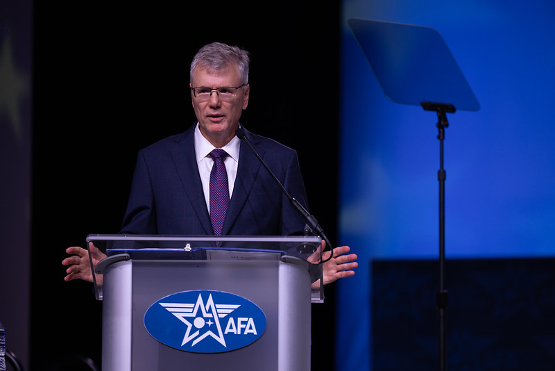 GOVDE - Troy Meink, AFA'nın Hava, Uzay ve Siber Konferansı kürsüsünde konuşurken (14 Eylül 2026, National Harbor, Maryla