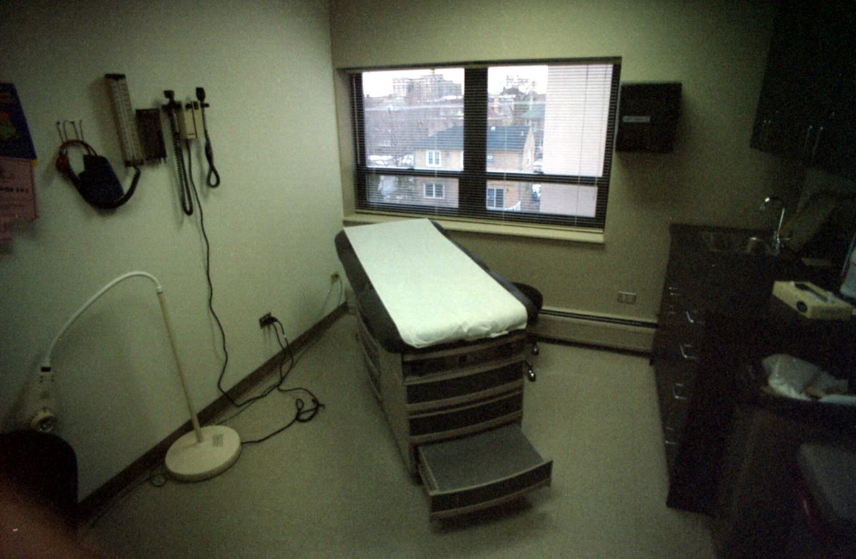 Gövde: Bir doktor muayenehanesi iç mekanı