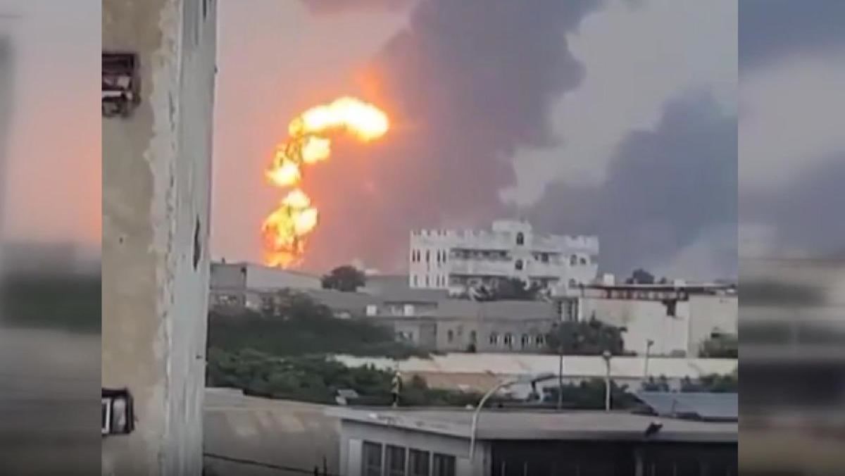 Yemen'de Husiler bir eğitim kampını füzeyle vurdu: enkazdan çıkan bilanço kan dondurdu