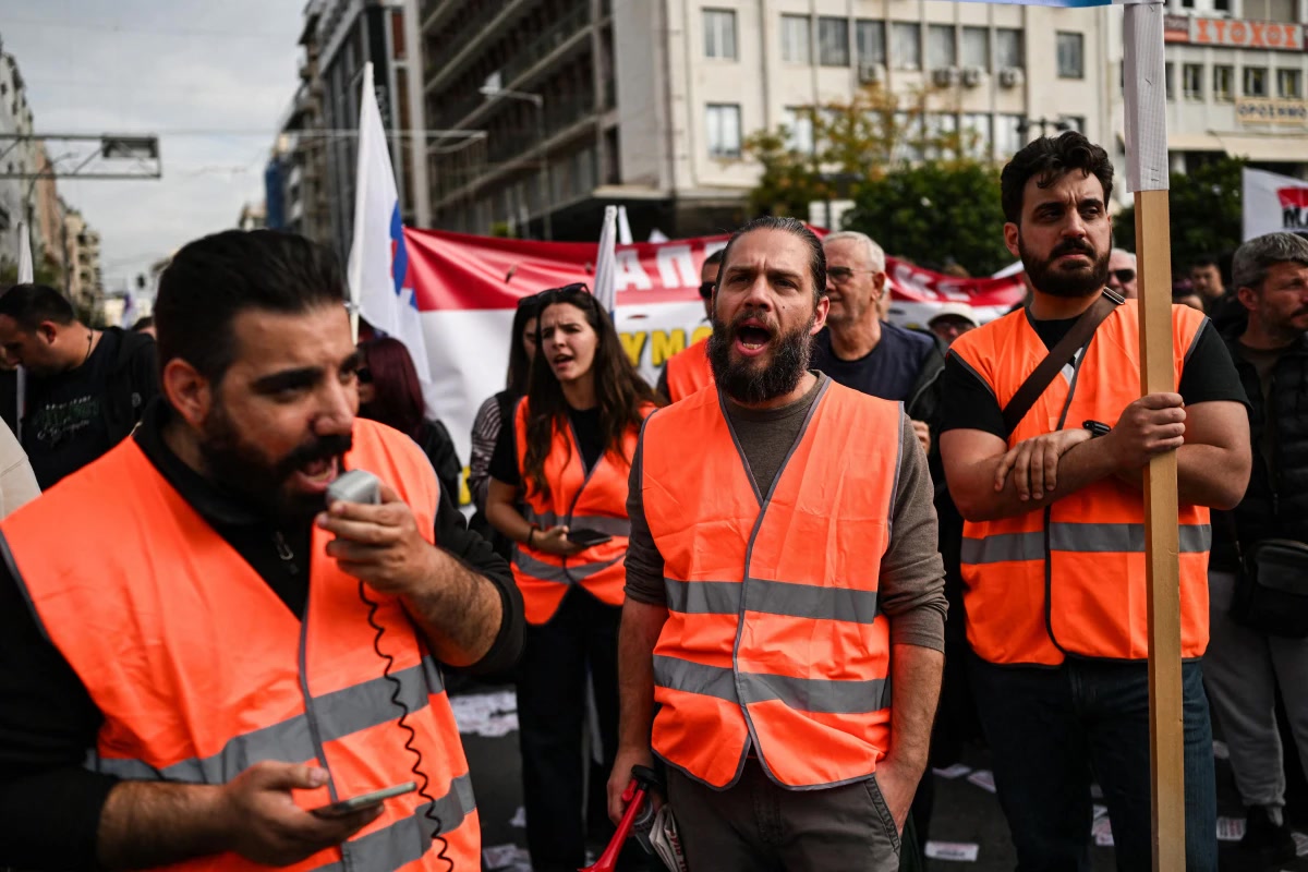 Yunanistan'da liman grevi: işçiler “savaşa hayır” diyerek gemilere neyi yüklemeyi reddetti?